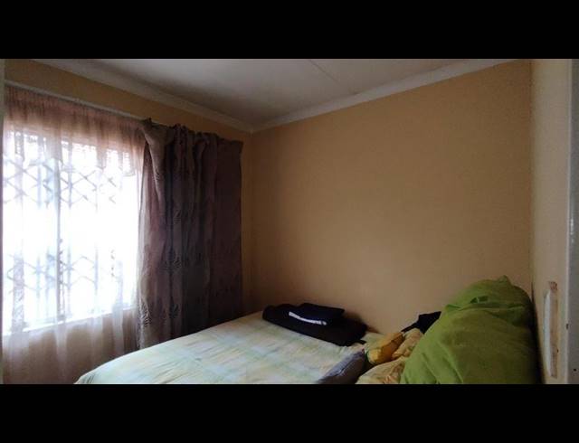 6 BEDROOM HOUSE FOR SALE IN PROTEA GLEN